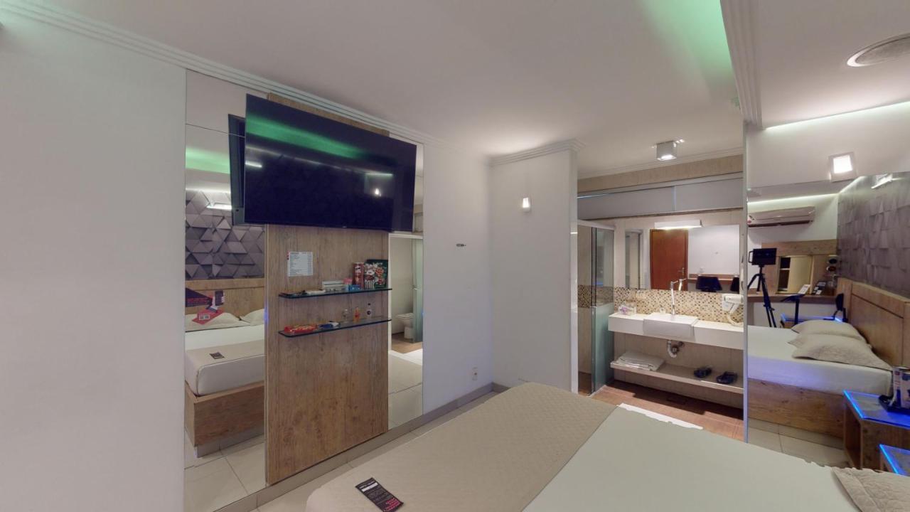 Suite,1466015219:JPEG